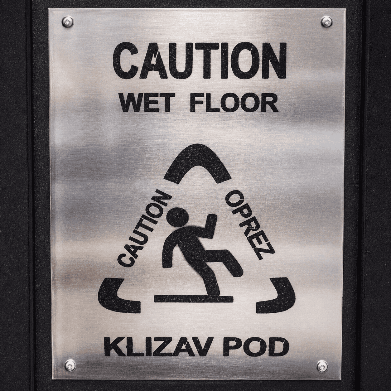 Gravirana inox tabla upozorenja na klizav pod