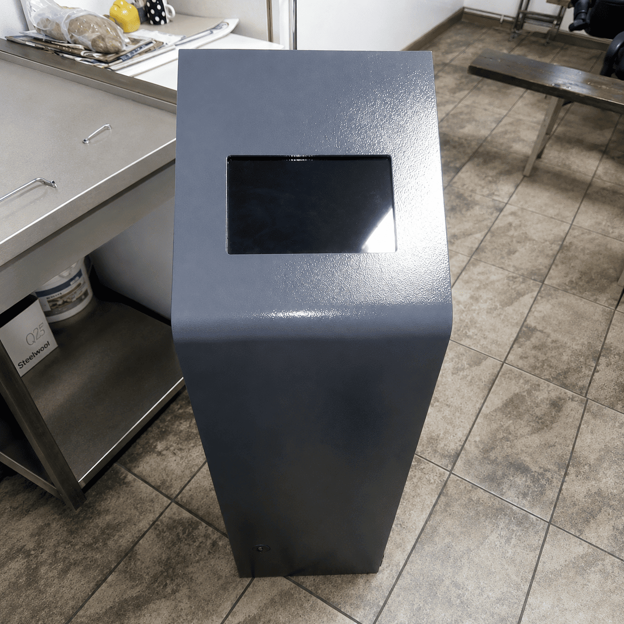 Metalna kanta za otpad sa plastifikacijom